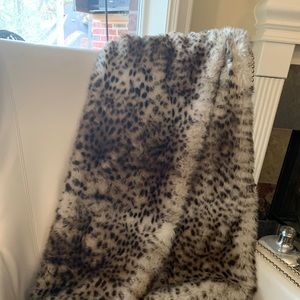 Nicole Miller faux fur throw